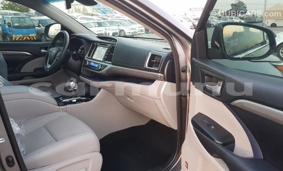 Buy Import Toyota Highlander Other Car in Import - Dubai in Region of Bouenza Buy Import Toyota Highlander Other Car in Import - Dubai in Region of Bouenza