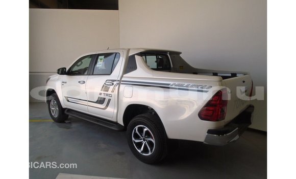 Acheter Import Voiture Toyota Hilux Blanc à Import - Dubai, Région de la Bouenza Acheter Import Voiture Toyota Hilux Blanc à Import - Dubai, Région de la Bouenza