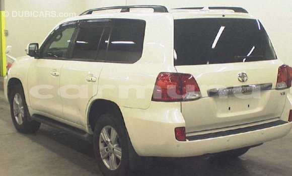 Acheter Import Voiture Toyota Land Cruiser Blanc à Import - Dubai, Région de la Bouenza Acheter Import Voiture Toyota Land Cruiser Blanc à Import - Dubai, Région de la Bouenza