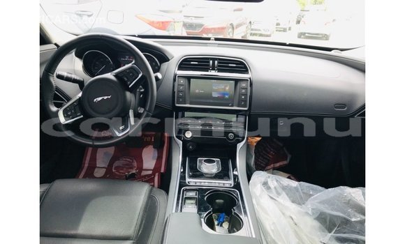 Acheter Import Voiture Jaguar XE Rouge à Import - Dubai, Région de la Bouenza Acheter Import Voiture Jaguar XE Rouge à Import - Dubai, Région de la Bouenza
