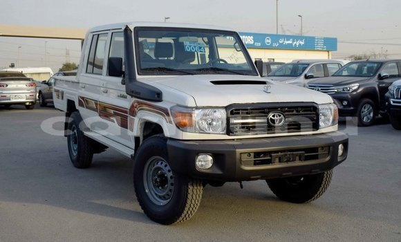 Acheter Import Voiture Toyota Land Cruiser Blanc à Import - Dubai, Région de la Bouenza Acheter Import Voiture Toyota Land Cruiser Blanc à Import - Dubai, Région de la Bouenza