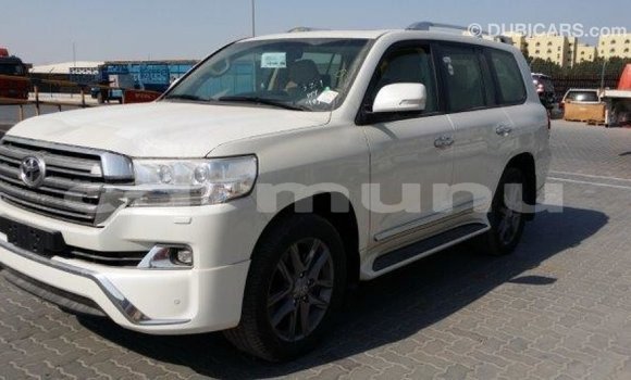 Buy Import Toyota Land Cruiser White Car in Import - Dubai in Region of Bouenza Buy Import Toyota Land Cruiser White Car in Import - Dubai in Region of Bouenza