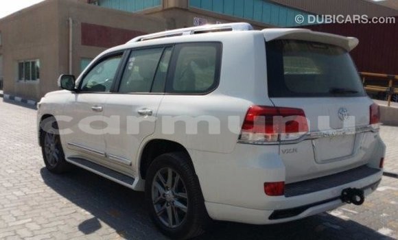 Buy Import Toyota Land Cruiser White Car in Import - Dubai in Region of Bouenza Buy Import Toyota Land Cruiser White Car in Import - Dubai in Region of Bouenza