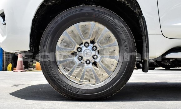 Acheter Neuf Voiture Toyota Land Cruiser Prado Blanc à Pointe–Noire, Région du Kouilou Acheter Neuf Voiture Toyota Land Cruiser Prado Blanc à Pointe–Noire, Région du Kouilou