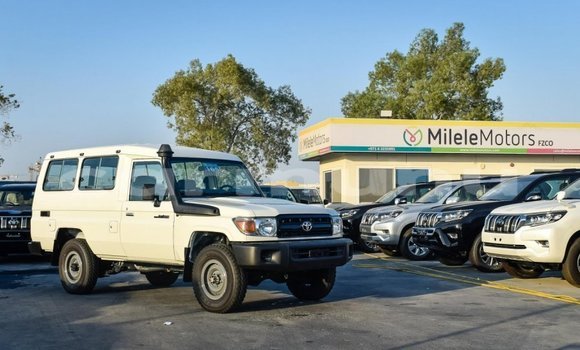 Acheter Neuf Voiture Toyota Land Cruiser Blanc à Pointe–Noire, Région du Kouilou Acheter Neuf Voiture Toyota Land Cruiser Blanc à Pointe–Noire, Région du Kouilou