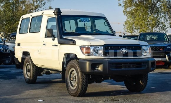 Acheter Neuf Voiture Toyota Land Cruiser Blanc à Pointe–Noire, Région du Kouilou Acheter Neuf Voiture Toyota Land Cruiser Blanc à Pointe–Noire, Région du Kouilou