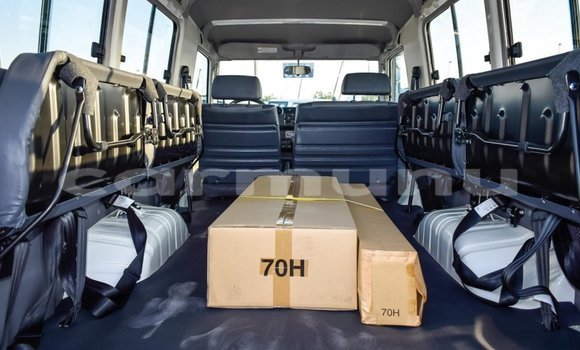 Acheter Neuf Voiture Toyota Land Cruiser Blanc à Pointe–Noire, Région du Kouilou Acheter Neuf Voiture Toyota Land Cruiser Blanc à Pointe–Noire, Région du Kouilou