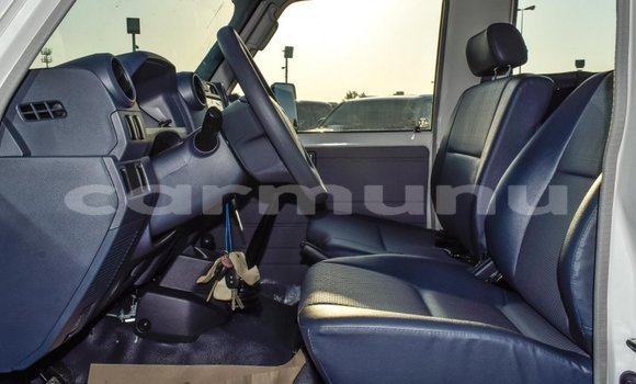 Acheter Neuf Voiture Toyota Land Cruiser Blanc à Pointe–Noire, Région du Kouilou Acheter Neuf Voiture Toyota Land Cruiser Blanc à Pointe–Noire, Région du Kouilou