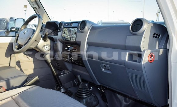 Acheter Neuf Voiture Toyota Land Cruiser Blanc à Pointe–Noire, Région du Kouilou Acheter Neuf Voiture Toyota Land Cruiser Blanc à Pointe–Noire, Région du Kouilou