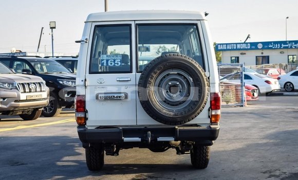 Acheter Neuf Voiture Toyota Land Cruiser Blanc à Pointe–Noire, Région du Kouilou Acheter Neuf Voiture Toyota Land Cruiser Blanc à Pointe–Noire, Région du Kouilou