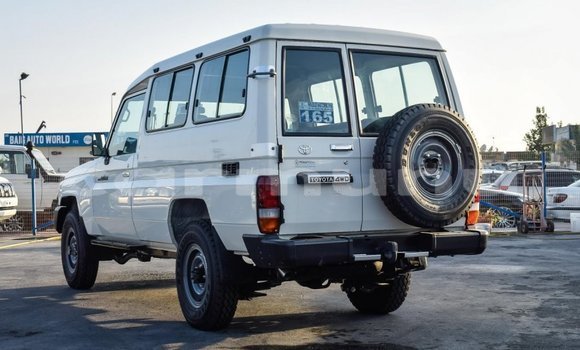Acheter Neuf Voiture Toyota Land Cruiser Blanc à Pointe–Noire, Région du Kouilou Acheter Neuf Voiture Toyota Land Cruiser Blanc à Pointe–Noire, Région du Kouilou