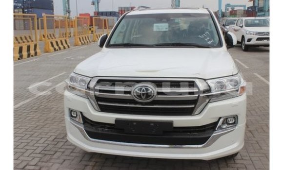 Buy Import Toyota Land Cruiser White Car in Import - Dubai in Region of Bouenza Buy Import Toyota Land Cruiser White Car in Import - Dubai in Region of Bouenza