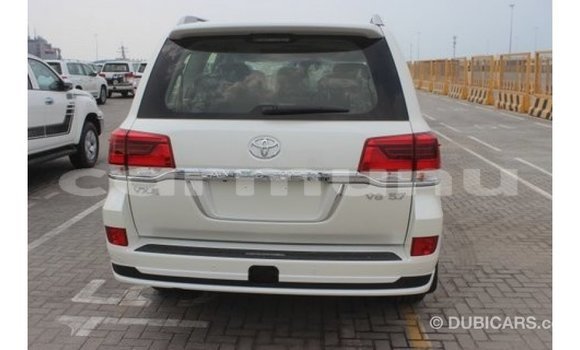 Buy Import Toyota Land Cruiser White Car in Import - Dubai in Region of Bouenza Buy Import Toyota Land Cruiser White Car in Import - Dubai in Region of Bouenza