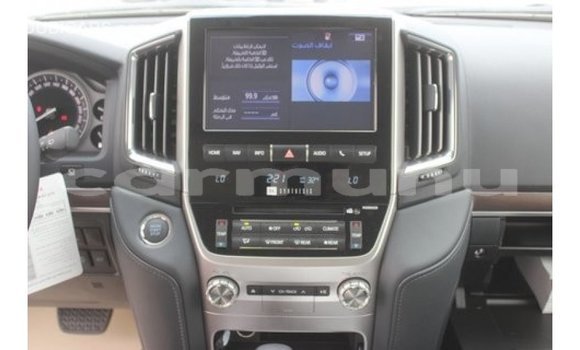 Buy Import Toyota Land Cruiser White Car in Import - Dubai in Region of Bouenza Buy Import Toyota Land Cruiser White Car in Import - Dubai in Region of Bouenza
