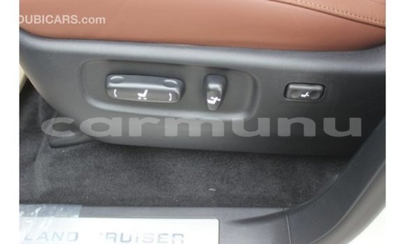 Buy Import Toyota Land Cruiser White Car in Import - Dubai in Region of Bouenza Buy Import Toyota Land Cruiser White Car in Import - Dubai in Region of Bouenza