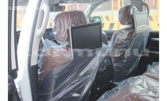 Buy Import Toyota Land Cruiser White Car in Import - Dubai in Region of Bouenza Buy Import Toyota Land Cruiser White Car in Import - Dubai in Region of Bouenza