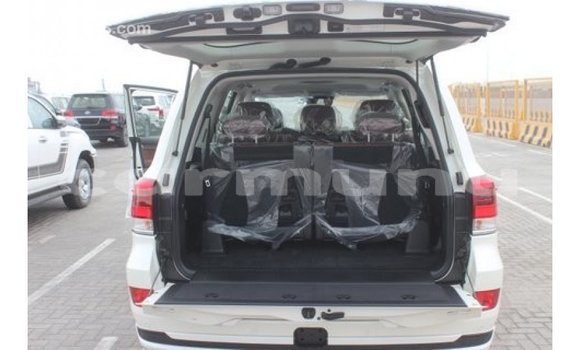 Buy Import Toyota Land Cruiser White Car in Import - Dubai in Region of Bouenza Buy Import Toyota Land Cruiser White Car in Import - Dubai in Region of Bouenza