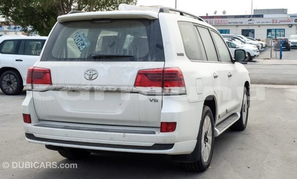 Buy Import Toyota Land Cruiser White Car in Import - Dubai in Region of Bouenza Buy Import Toyota Land Cruiser White Car in Import - Dubai in Region of Bouenza