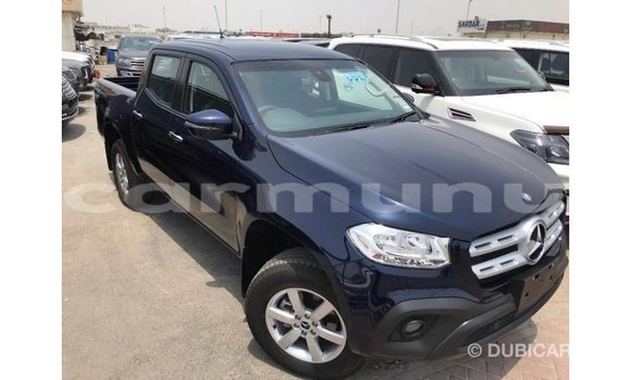 Buy Import Mercedes-Benz 250 Blue Car in Import - Dubai in Region of Bouenza Buy Import Mercedes-Benz 250 Blue Car in Import - Dubai in Region of Bouenza