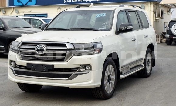 Acheter Import Voiture Toyota Land Cruiser Blanc à Import - Dubai, Région de la Bouenza Acheter Import Voiture Toyota Land Cruiser Blanc à Import - Dubai, Région de la Bouenza