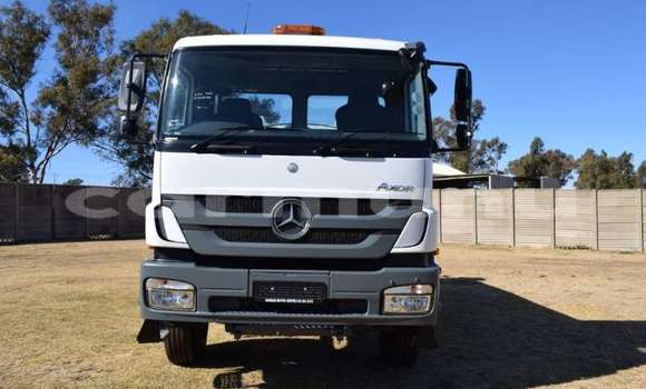Buy Used Mercedes‒Benz 1820 White Truck in Brazzaville in Municipality of Brazzaville Buy Used Mercedes‒Benz 1820 White Truck in Brazzaville in Municipality of Brazzaville