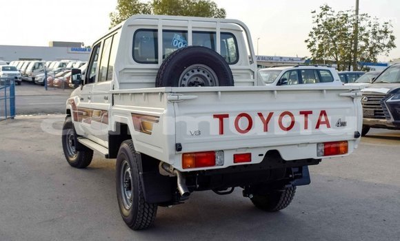 Buy Import Toyota Land Cruiser White Car in Import - Dubai in Region of Bouenza Buy Import Toyota Land Cruiser White Car in Import - Dubai in Region of Bouenza