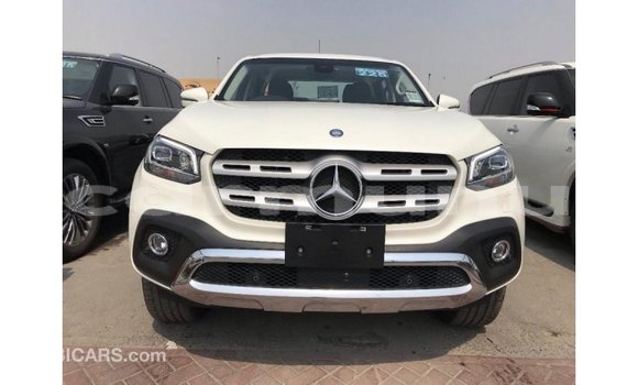 Acheter Import Voiture Mercedes-Benz 250 Blanc à Import - Dubai, Région de la Bouenza Acheter Import Voiture Mercedes-Benz 250 Blanc à Import - Dubai, Région de la Bouenza