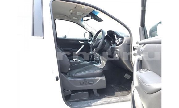 Acheter Import Voiture Mercedes-Benz 250 Blanc à Import - Dubai, Région de la Bouenza Acheter Import Voiture Mercedes-Benz 250 Blanc à Import - Dubai, Région de la Bouenza