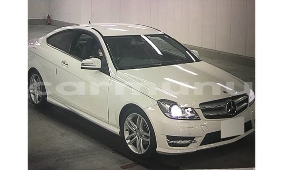 Buy Import Mercedes-Benz 190 White Car in Import - Dubai in Region of Bouenza Buy Import Mercedes-Benz 190 White Car in Import - Dubai in Region of Bouenza