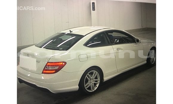 Buy Import Mercedes-Benz 190 White Car in Import - Dubai in Region of Bouenza Buy Import Mercedes-Benz 190 White Car in Import - Dubai in Region of Bouenza