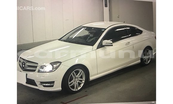 Buy Import Mercedes-Benz 190 White Car in Import - Dubai in Region of Bouenza Buy Import Mercedes-Benz 190 White Car in Import - Dubai in Region of Bouenza