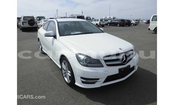 Buy Import Mercedes-Benz 190 White Car in Import - Dubai in Region of Bouenza Buy Import Mercedes-Benz 190 White Car in Import - Dubai in Region of Bouenza