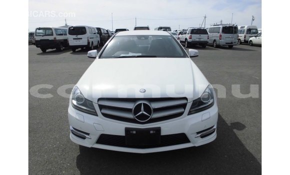 Buy Import Mercedes-Benz 190 White Car in Import - Dubai in Region of Bouenza Buy Import Mercedes-Benz 190 White Car in Import - Dubai in Region of Bouenza