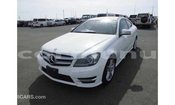 Buy Import Mercedes-Benz 190 White Car in Import - Dubai in Region of Bouenza Buy Import Mercedes-Benz 190 White Car in Import - Dubai in Region of Bouenza