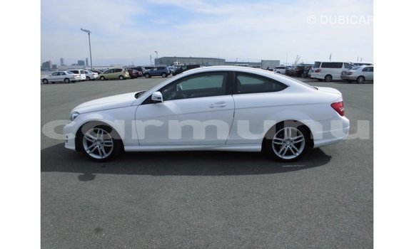 Buy Import Mercedes-Benz 190 White Car in Import - Dubai in Region of Bouenza Buy Import Mercedes-Benz 190 White Car in Import - Dubai in Region of Bouenza