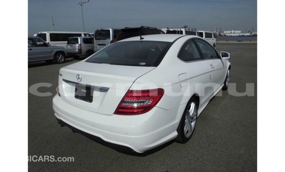 Buy Import Mercedes-Benz 190 White Car in Import - Dubai in Region of Bouenza Buy Import Mercedes-Benz 190 White Car in Import - Dubai in Region of Bouenza