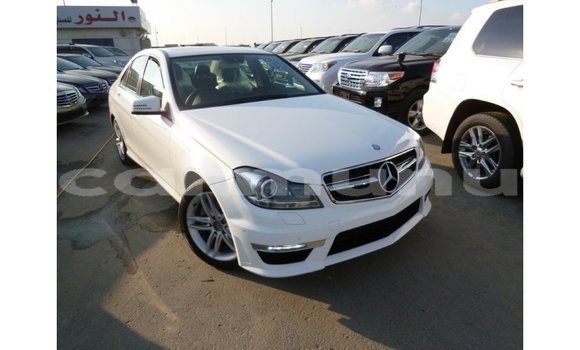 Buy Import Mercedes-Benz 200 White Car in Import - Dubai in Region of Bouenza Buy Import Mercedes-Benz 200 White Car in Import - Dubai in Region of Bouenza
