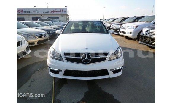 Buy Import Mercedes-Benz 200 White Car in Import - Dubai in Region of Bouenza Buy Import Mercedes-Benz 200 White Car in Import - Dubai in Region of Bouenza