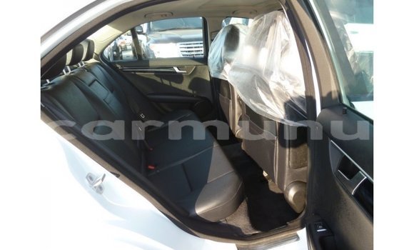 Buy Import Mercedes-Benz 200 White Car in Import - Dubai in Region of Bouenza Buy Import Mercedes-Benz 200 White Car in Import - Dubai in Region of Bouenza
