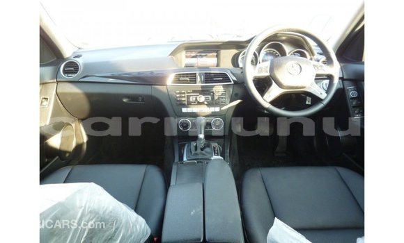 Buy Import Mercedes-Benz 200 White Car in Import - Dubai in Region of Bouenza Buy Import Mercedes-Benz 200 White Car in Import - Dubai in Region of Bouenza