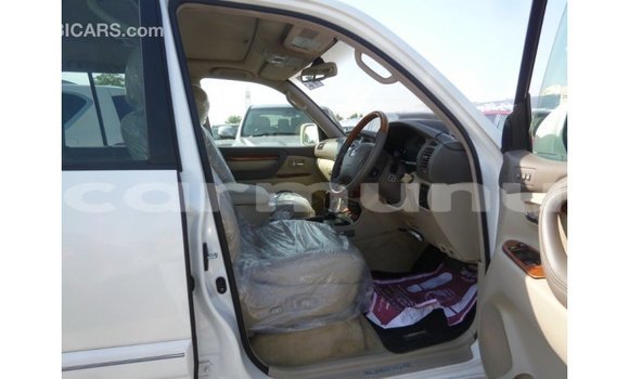 Buy Import Toyota Land Cruiser White Car in Import - Dubai in Region of Bouenza Buy Import Toyota Land Cruiser White Car in Import - Dubai in Region of Bouenza