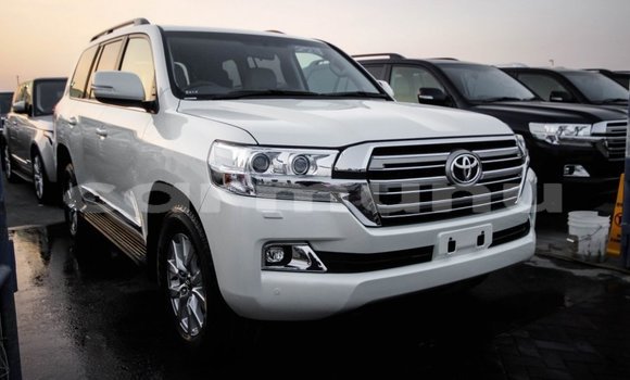 Buy Import Toyota Land Cruiser White Car in Import - Dubai in Region of Bouenza Buy Import Toyota Land Cruiser White Car in Import - Dubai in Region of Bouenza