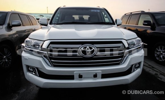 Buy Import Toyota Land Cruiser White Car in Import - Dubai in Region of Bouenza Buy Import Toyota Land Cruiser White Car in Import - Dubai in Region of Bouenza