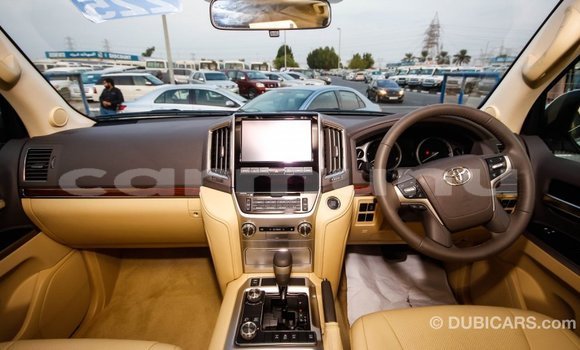 Buy Import Toyota Land Cruiser White Car in Import - Dubai in Region of Bouenza Buy Import Toyota Land Cruiser White Car in Import - Dubai in Region of Bouenza