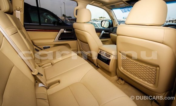 Buy Import Toyota Land Cruiser White Car in Import - Dubai in Region of Bouenza Buy Import Toyota Land Cruiser White Car in Import - Dubai in Region of Bouenza