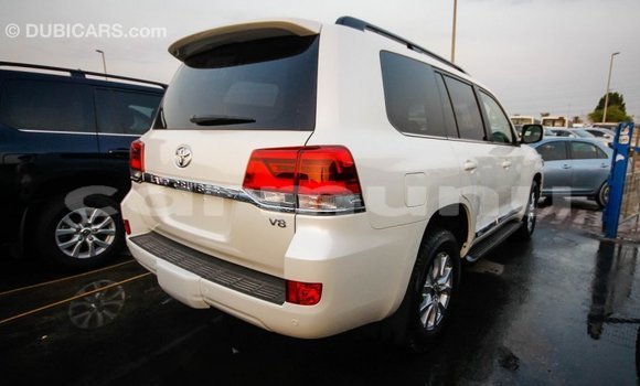 Buy Import Toyota Land Cruiser White Car in Import - Dubai in Region of Bouenza Buy Import Toyota Land Cruiser White Car in Import - Dubai in Region of Bouenza
