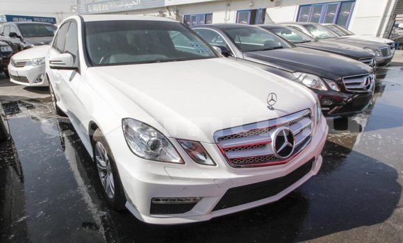 Acheter Import Voiture Mercedes-Benz 200 Blanc à Import - Dubai, Région de la Bouenza Acheter Import Voiture Mercedes-Benz 200 Blanc à Import - Dubai, Région de la Bouenza