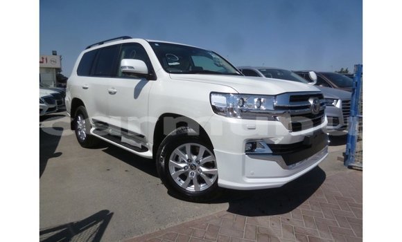 Acheter Import Voiture Toyota Land Cruiser Blanc à Import - Dubai, Région de la Bouenza Acheter Import Voiture Toyota Land Cruiser Blanc à Import - Dubai, Région de la Bouenza