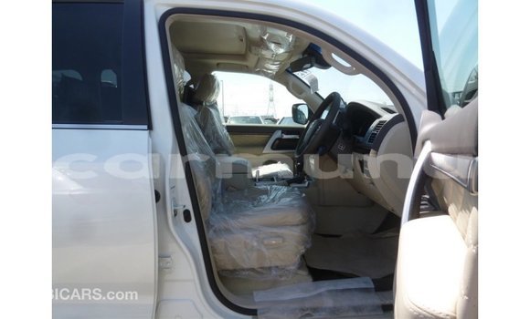 Acheter Import Voiture Toyota Land Cruiser Blanc à Import - Dubai, Région de la Bouenza Acheter Import Voiture Toyota Land Cruiser Blanc à Import - Dubai, Région de la Bouenza