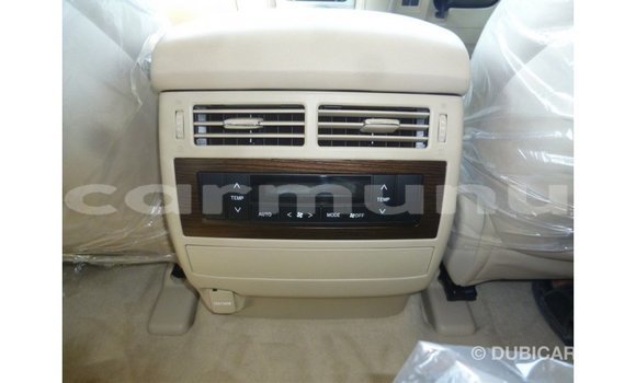 Acheter Import Voiture Toyota Land Cruiser Blanc à Import - Dubai, Région de la Bouenza Acheter Import Voiture Toyota Land Cruiser Blanc à Import - Dubai, Région de la Bouenza